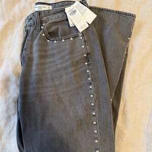 Abercrombie studded jeans- loose high rise curve love 28s NWT